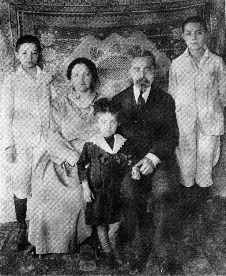 Сім'я професора Огієнка. Львів, 1925