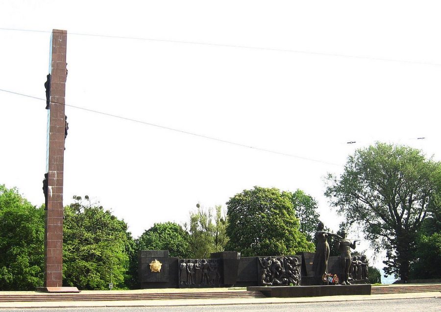 Монумент бойової слави радянських збройних сил