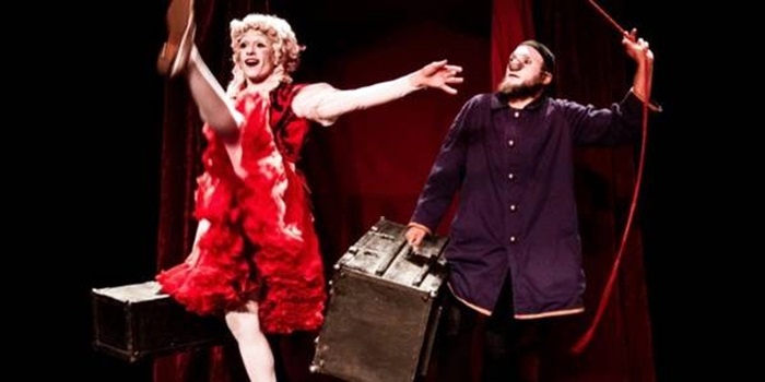 Актриса Жюлія Моа Кап та актор Ігор Селлем у виставі ''Концерт для двох клоунів''