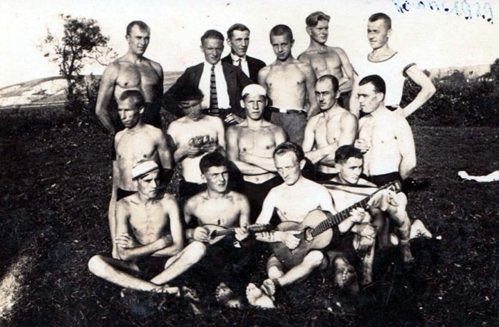 Рівненська молодь, 1929 рік. З альбому Арифа Урусова