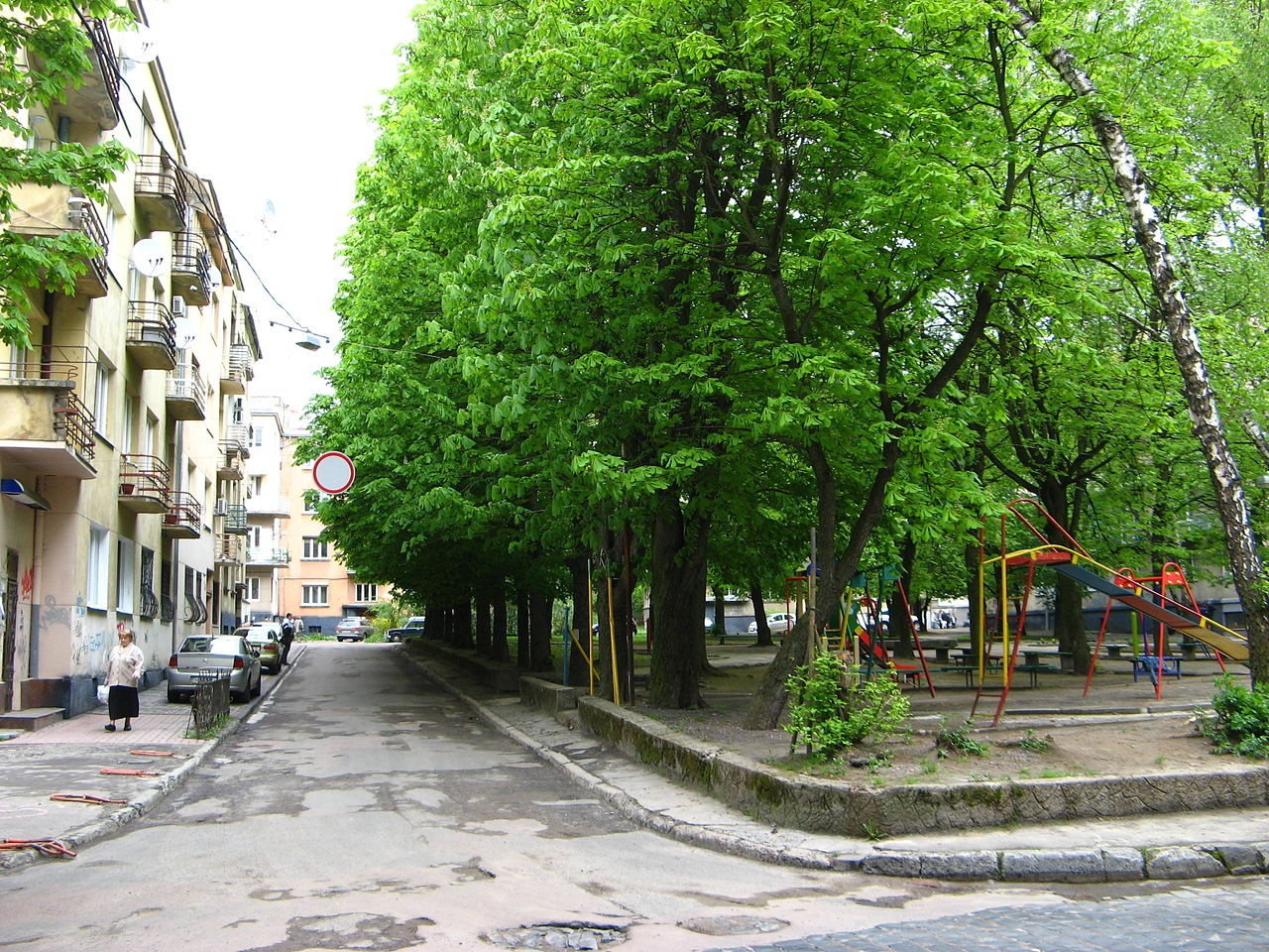 Площа Вишиваного