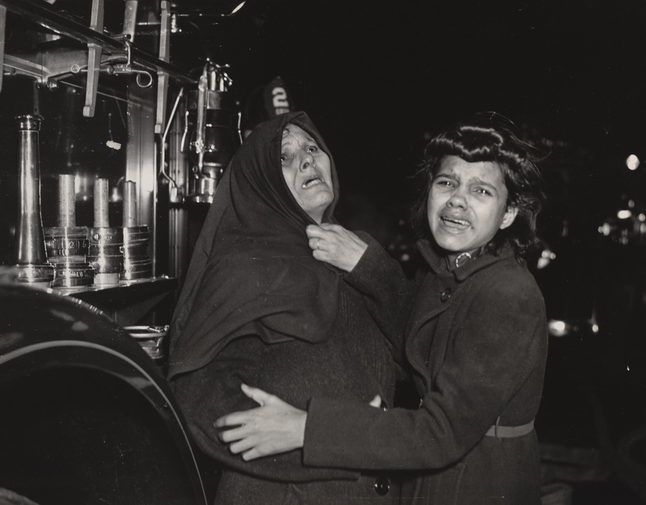 Віджі.«Пожежа в багатоквартирному будинку». Фото: Weegee / International Center of Photography