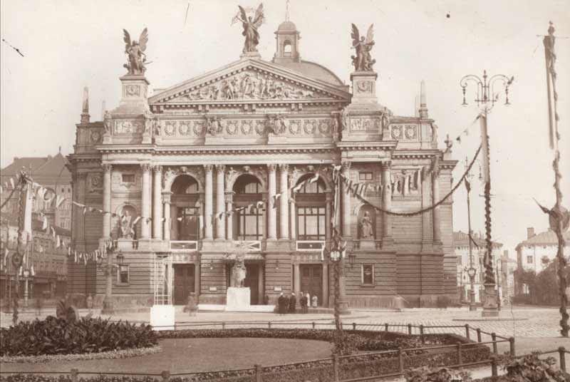 Фотографія Львівського Національного Академічного театру опери та балету ім С. Крушельницької
