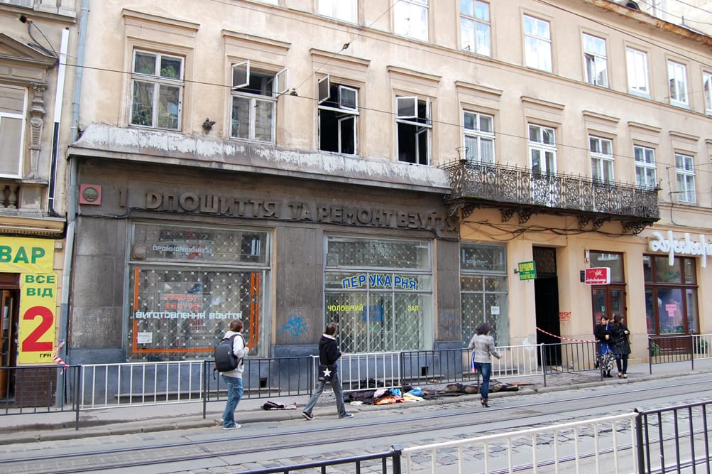 Фотографія наслідків пожежі на вулиці Дорошенка, 33 у Львові 20 вересня 2010 року