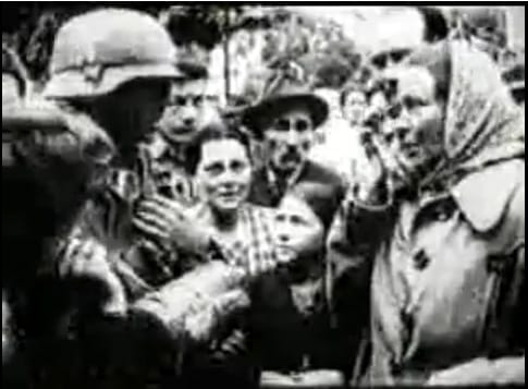 Фотографія зустрічі мешканців Львова німецьких військ в 1941 році