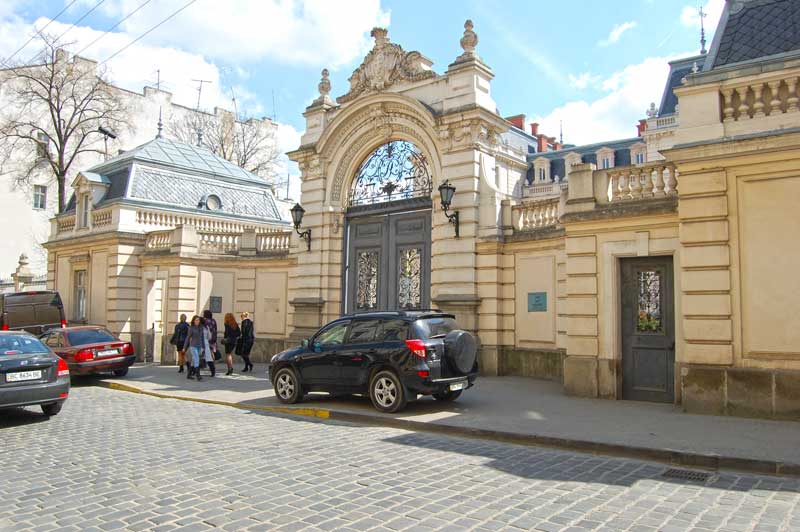 Палац Потоцьких у Львові на вулиці Коперника, 15а яскравий зразок палацової архітектури зрілого історизму