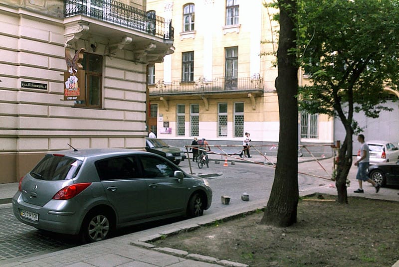 Ремонтні роботи на вулиці Вороного у Львові, заблокували проїзд по ній з вулиці Ковжуна на невизначений термін