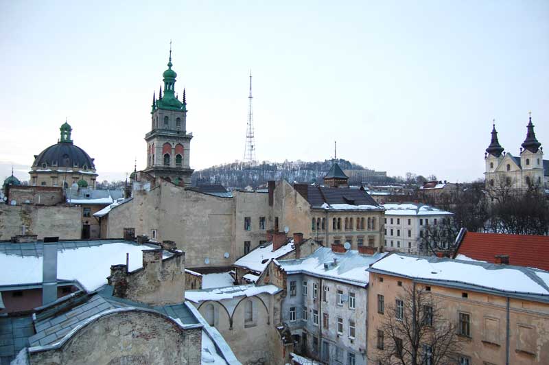 Зимовий Львів з даху будинку на вулиці Староєврейській Зимовий Львів з даху будинку на вулиці Староєврейській