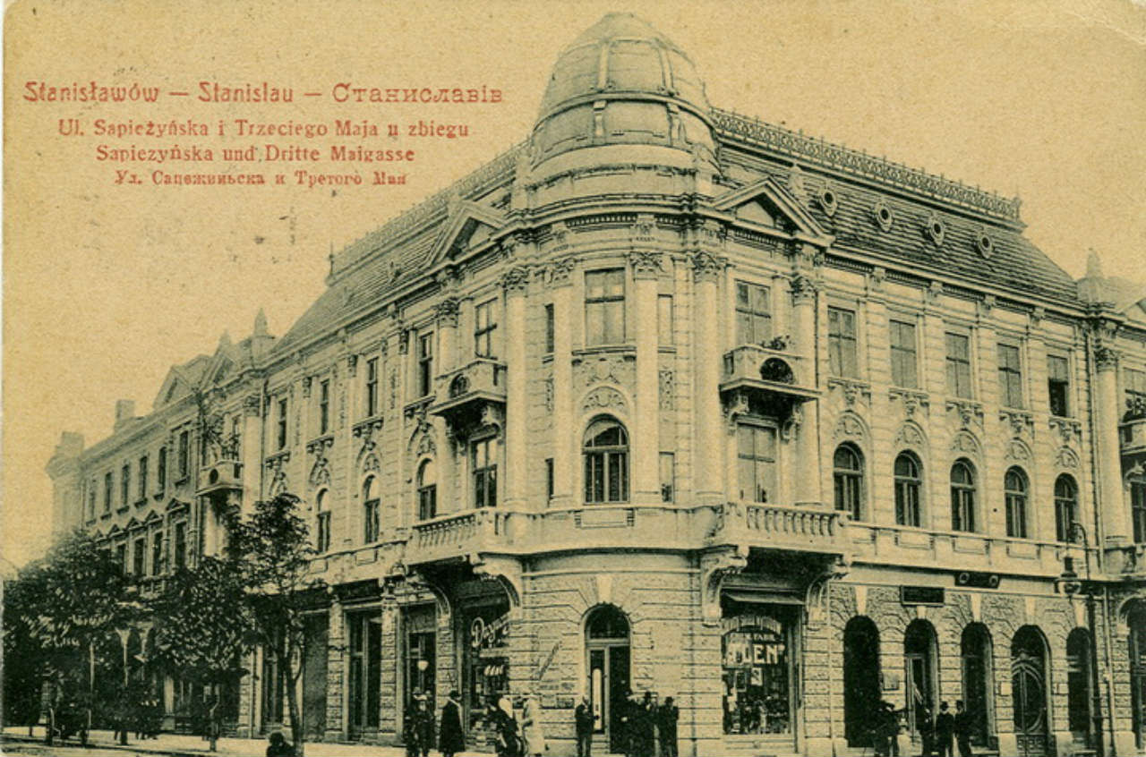 Реклама фабрики "Тлен" на вітрині у Станіславові ( нині Івано-Франківськ ), поштівка, поч. XX ст.