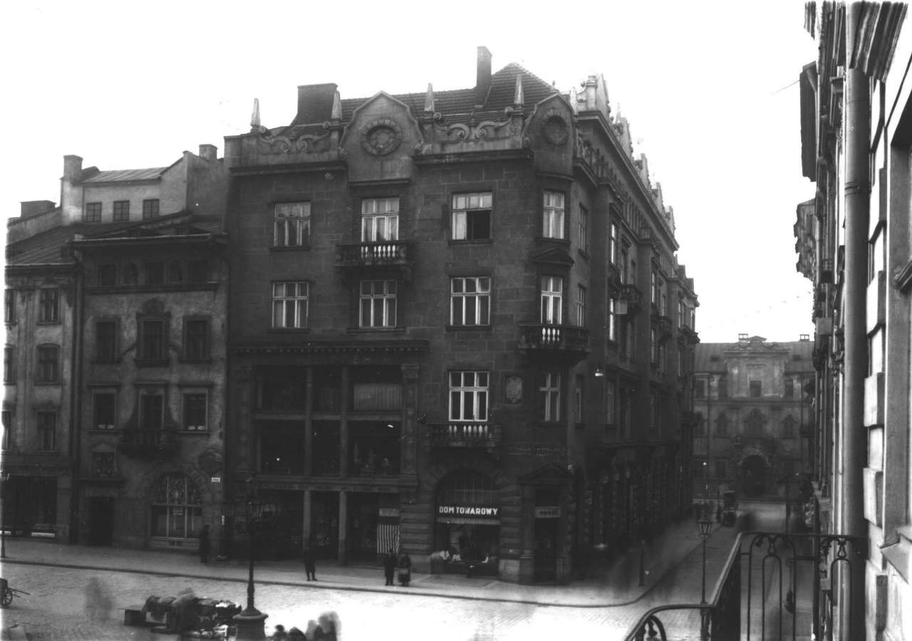Дім Ціппера за адресою пл. Ринок, 32. Фото близько 1912-1913 рр.