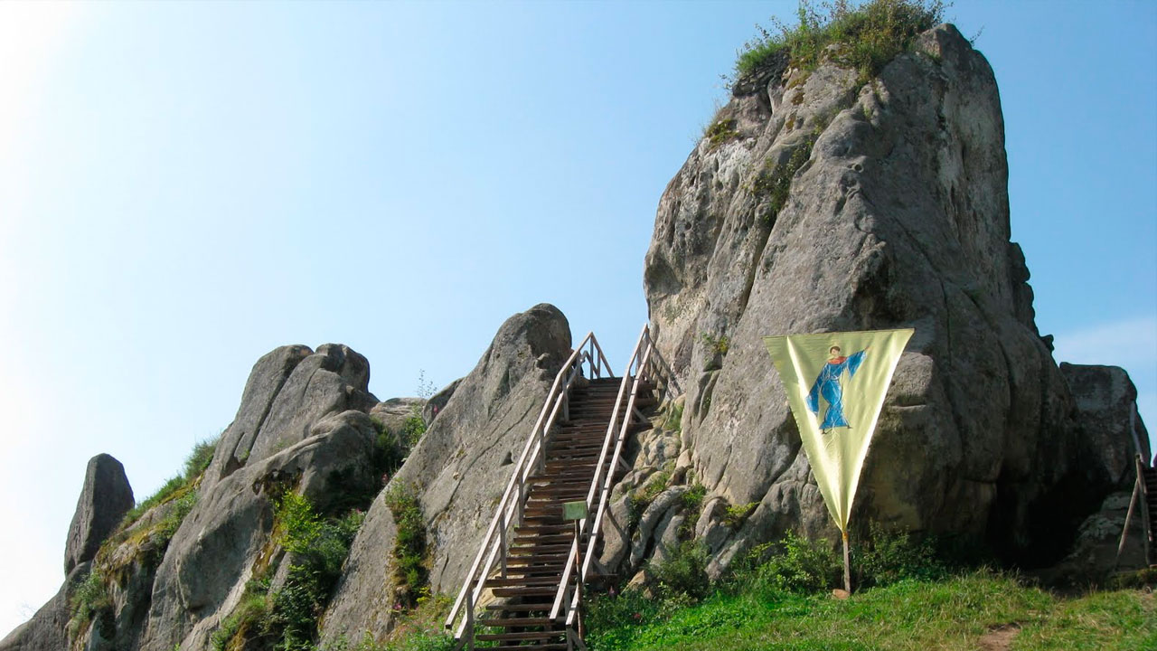 Тустань. Фото: mandruyemo.blogspot.com