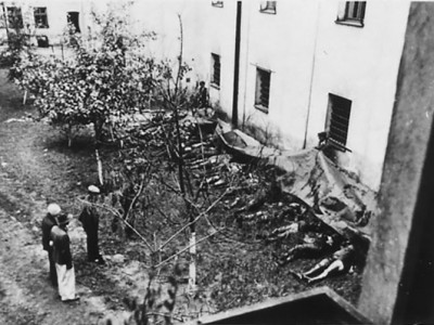 Впізнання загиблих. Фото 3 липня 1941 р.