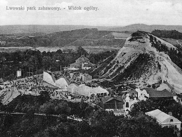 Луна-парк на схилі Піскової гори.