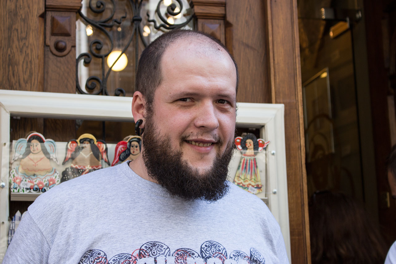 художник Олександр Бриндіков