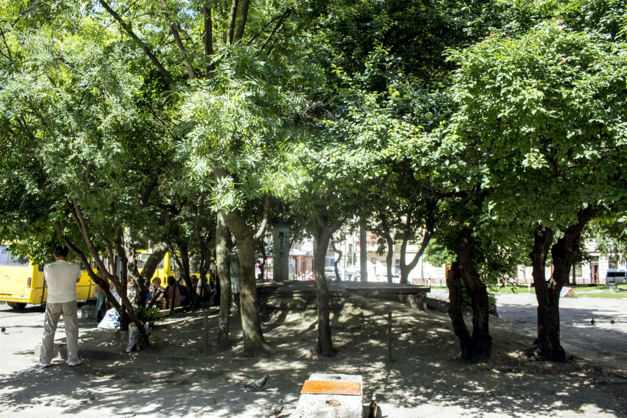 Фрагмент площі Святого Теодора. Фото 2015 року