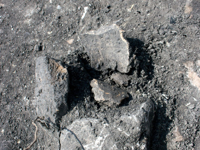 Залишки житлової споруди в одному з кутів якої знайдена піч-кам'янка.