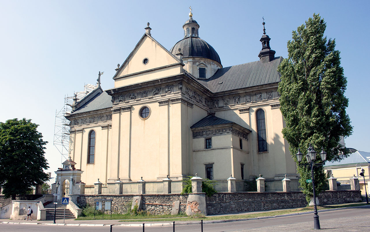 Екстер'єр костелу Святого Лаврентія в Жовкві