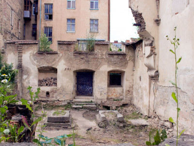 Вцілілі залишки синагоги «Золота Роза» у Львові, фото 1 липня 2015 року