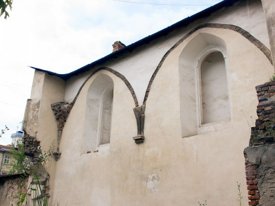 Вцілілі залишки синагоги «Золота Роза» у Львові, фото 1 липня 2015 року