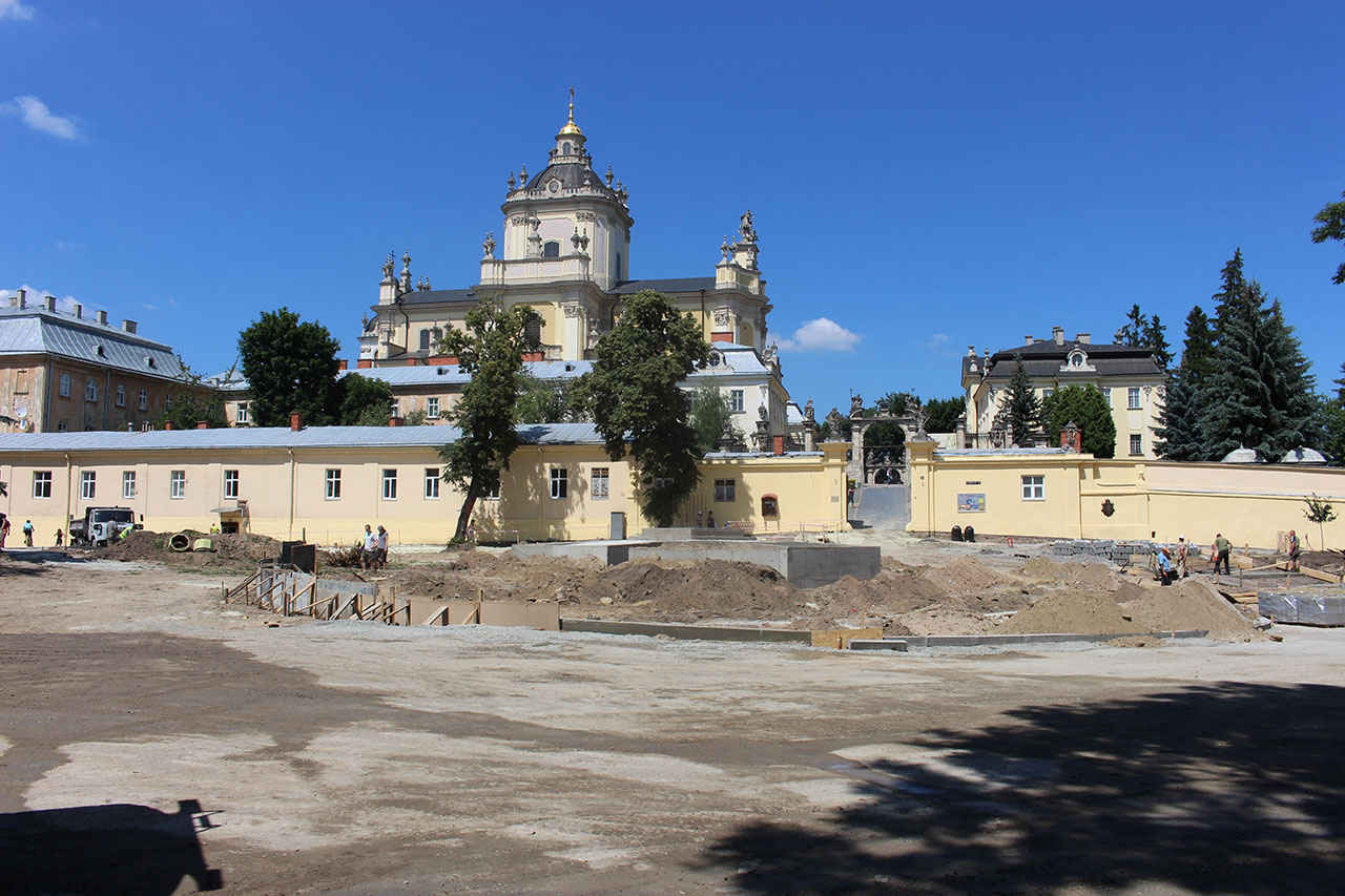 Реконструкція скверу Святого Юра у Львові