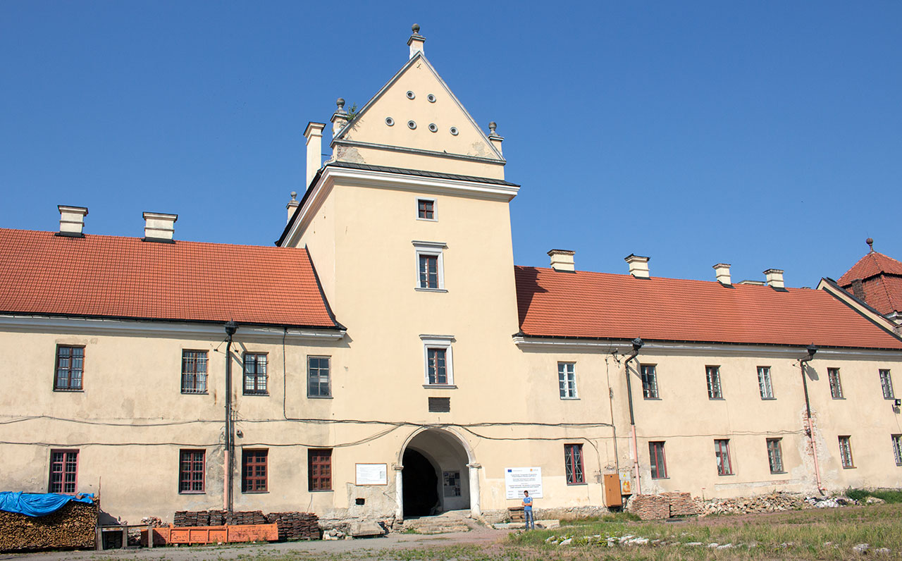 Замкова надбрамна вежа в Жовкві