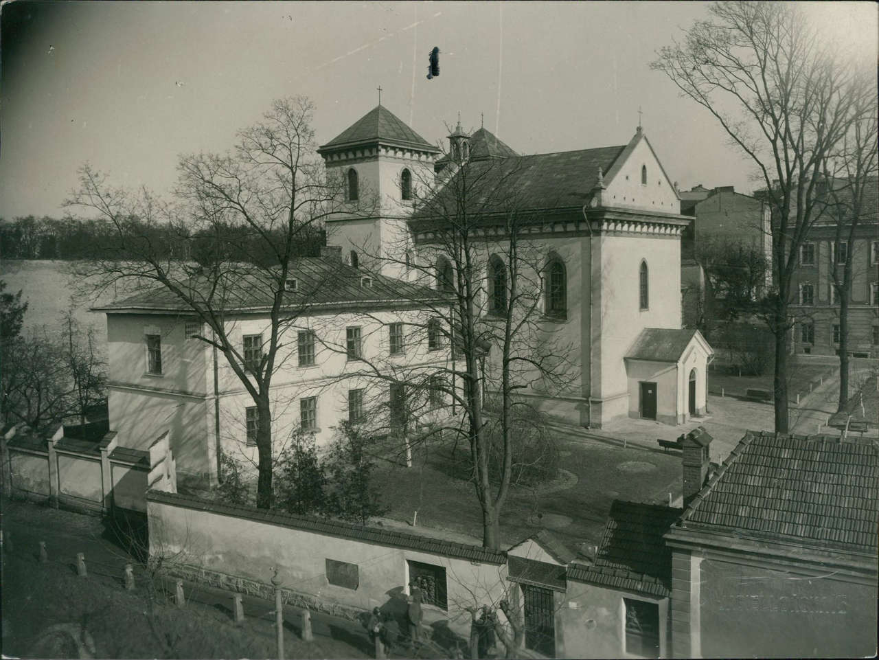 Мури і територія монастиря Святого Лазаря. Фото 1925 року