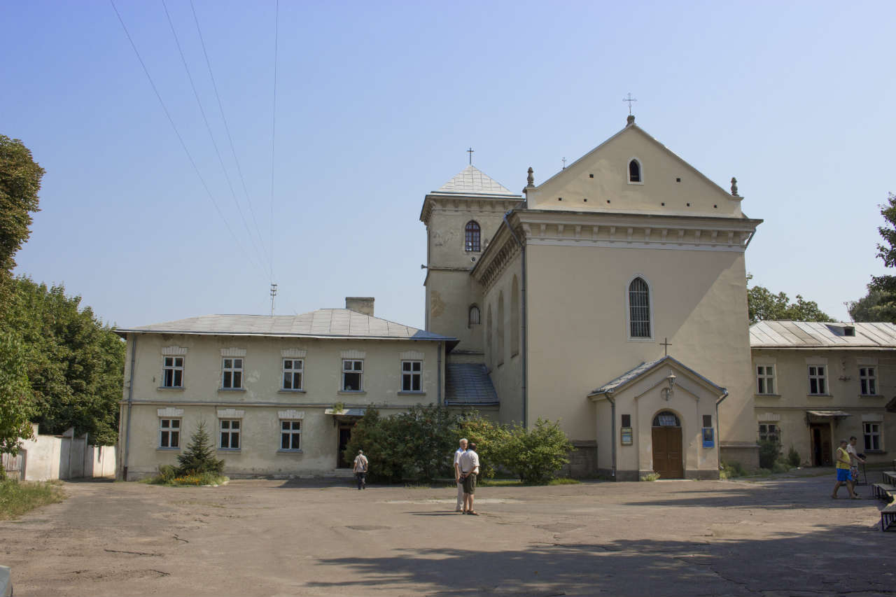 Костел та шпиталь Святого Лазаря у Львові. Фото 2015 року
