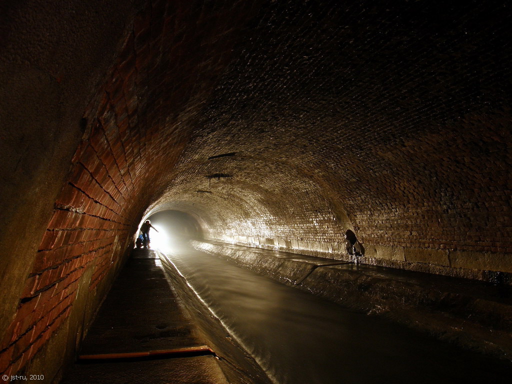 Річка Полтва у колекторі