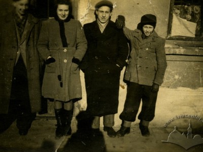 Зимовий одяг мешканців Львова, фото 1941-1942 років