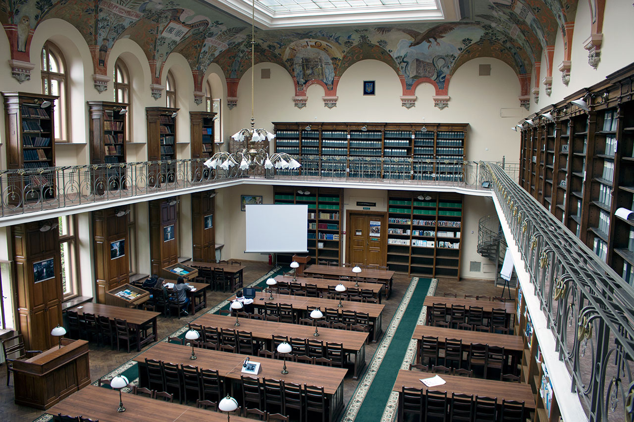 Наукова бібліотека Львівського національного університету імені Івана Франка, читальний зал, фото 2015 року