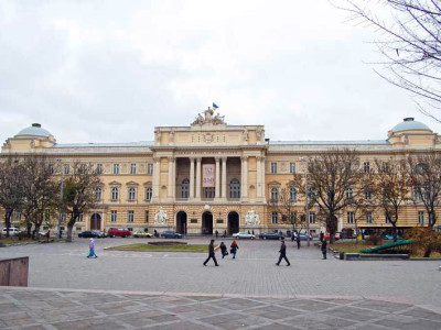 Львівський національний університет імені Івана Франка, головний корпус, фото наших днів