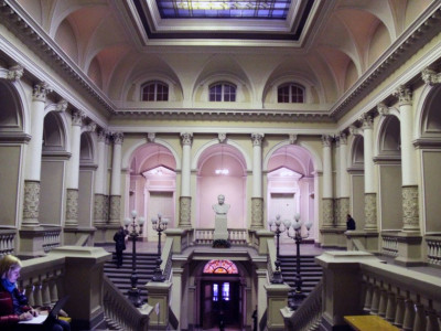 Хол головного корпусу Львівського національного університету імені Івана Франка, фото наших днів