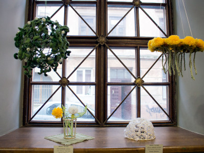 Експозиція виставки художнього текстилю "Шовк і льон"