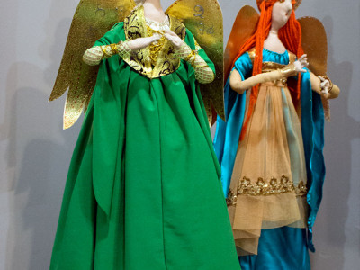 Експозиція виставки художнього текстилю "Шовк і льон"