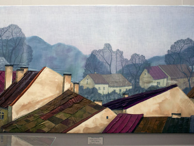 Експозиція виставки художнього текстилю "Шовк і льон"