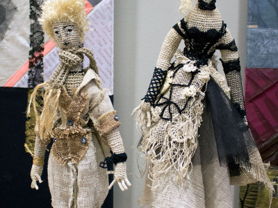 Експозиція виставки художнього текстилю "Шовк і льон"