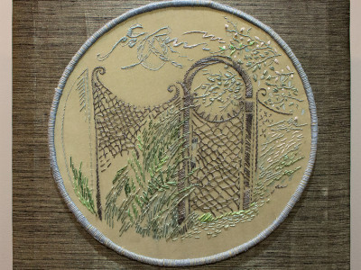 Експозиція виставки художнього текстилю "Шовк і льон"