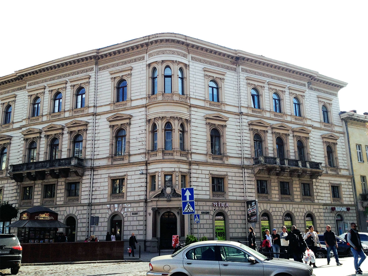 Сучасна будівля за адресою пл. Галицька, 15 або пр. Шевченка, 1