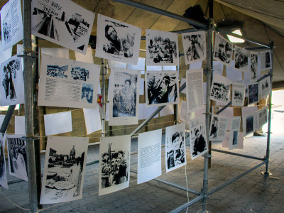 Виставка фотографій, плакатів та документів "Революції на граніті"