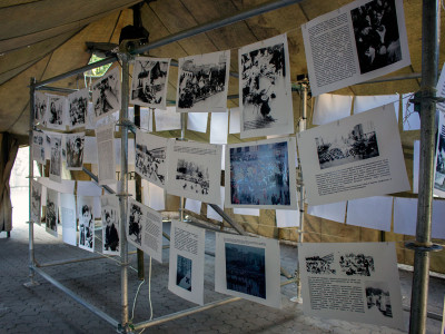 Виставка фотографій, плакатів та документів "Революції на граніті"