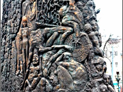 Правий кут «Хвилі» на проспекті Свободи (фото Тетяна Жернова, 2015 рік)