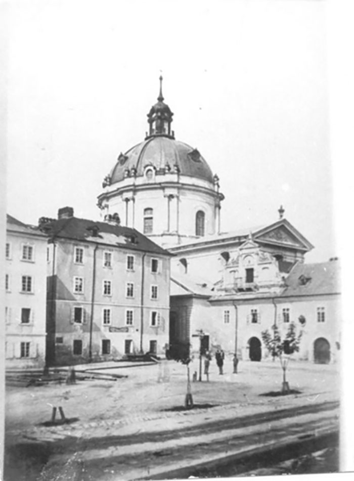 Львів, Вулиця Підвальна. Початок впорядкування скверу. Фото 1880-1890 років.