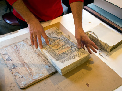 В майстерні художника-реставратора Андрія Макаровського