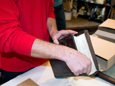 В майстерні художника-реставратора Андрія Макаровського