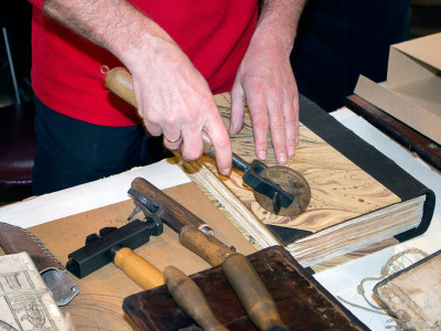 В майстерні художника-реставратора Андрія Макаровського