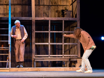 Сцена з вистави “Століття Якова. Перше кохання”.