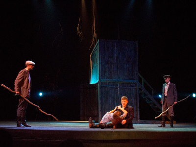 Сцена з вистави “Століття Якова. Перше кохання”.