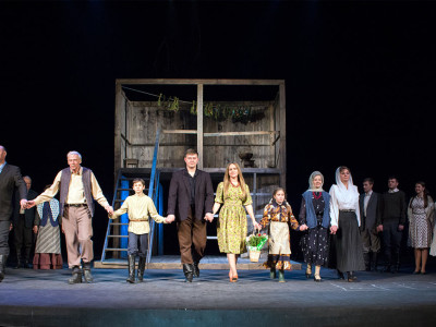 Сцена з вистави “Століття Якова. Перше кохання”.