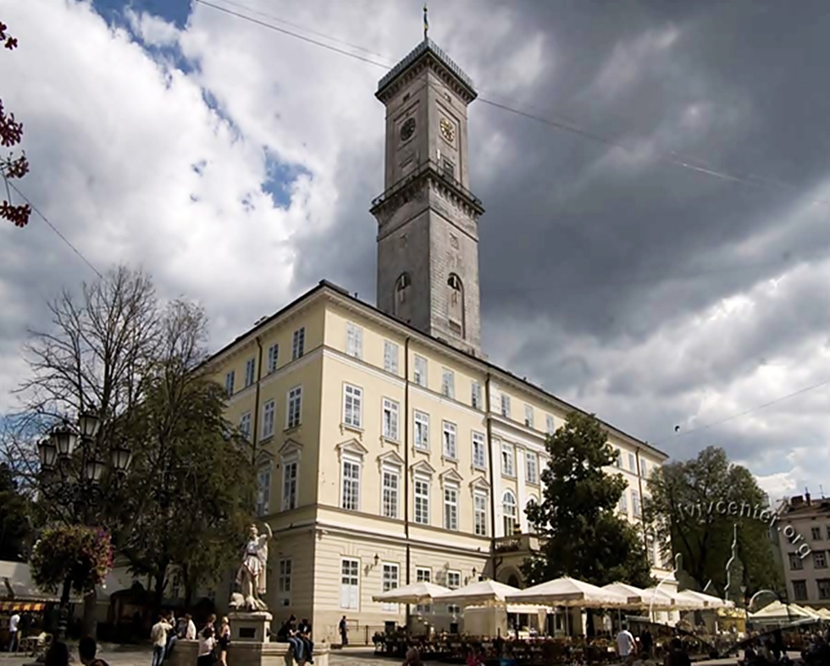Сучасне фото. Львівська ратуша. Джерело: www.lvivcenter.org