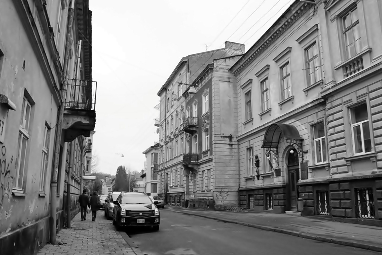 львівська Астрономічна обсерваторія на вулиці Кирила і Мефодія